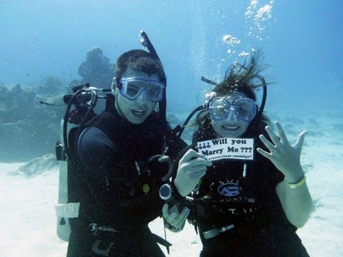 Underwater marriage proposal