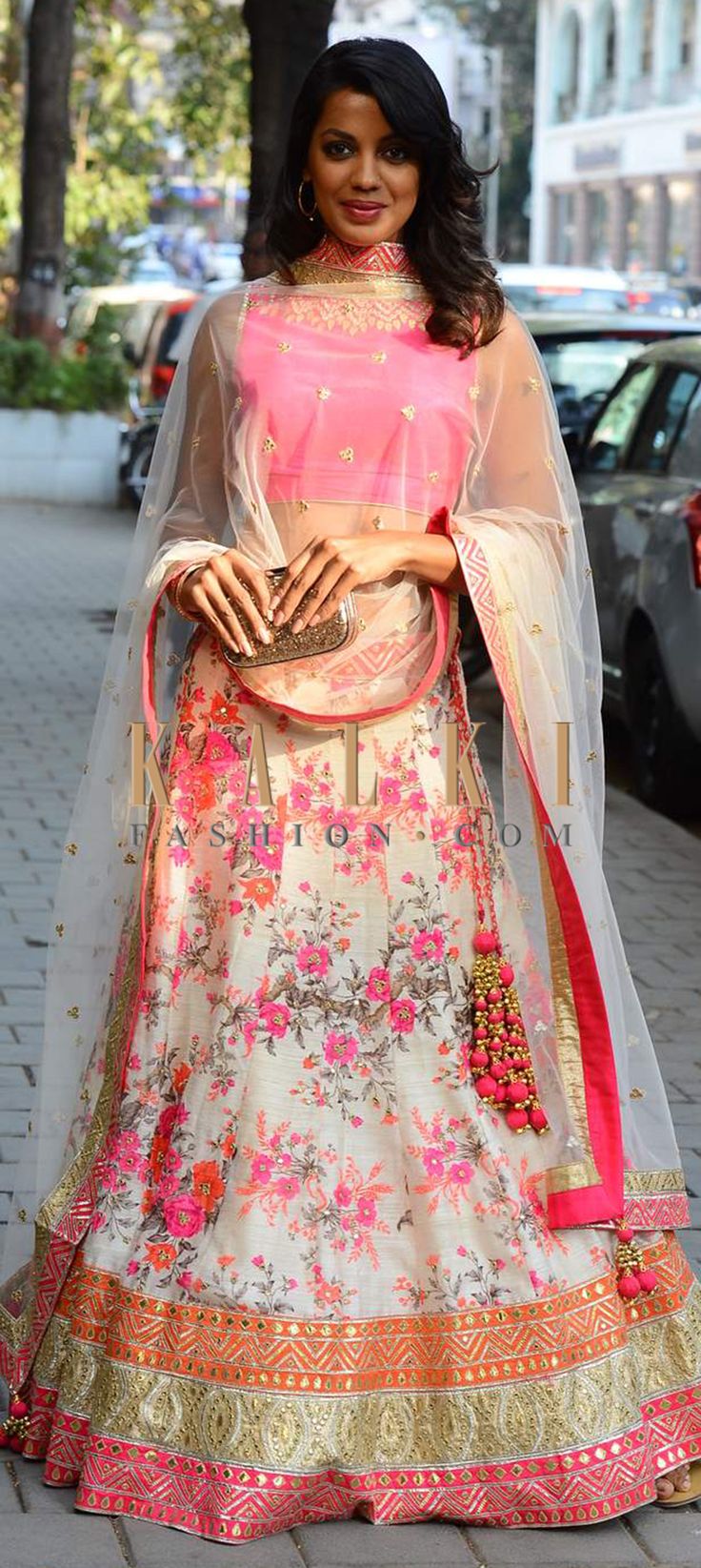 Shop Designer Lehenga Choli at G3Fashion Ways of draping a Dupatta