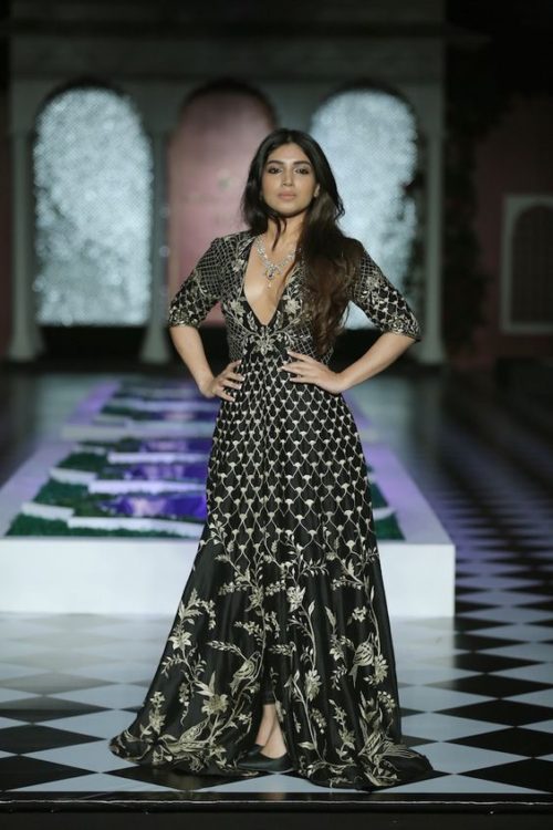 Bhumi Pednekar walked on the ramp ICW 2016