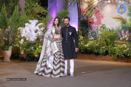 View modern bride lehenga look Sonam Kapoor in modern bride lehenga look
