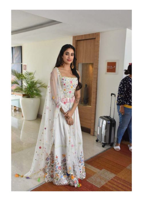 View more anarkali salwar suits collection Jhanvi Kapoor look in Anarkali Salwar Suit