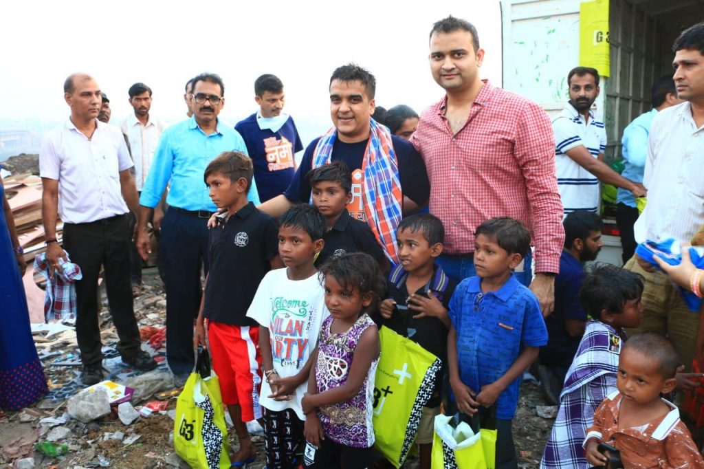 diwali gifts to slum children, g3plus gifts to 300 children of slum surat, surat social cause for diwali,