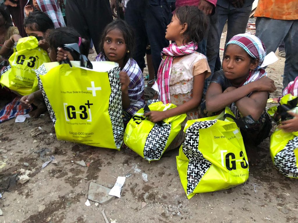 diwali gifts to slum children, g3plus gifts to 300 children of slum surat, surat social cause for diwali,