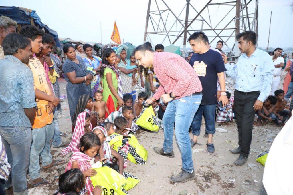 diwali gifts to slum children, g3plus gifts to 300 children of slum surat, surat social cause for diwali,