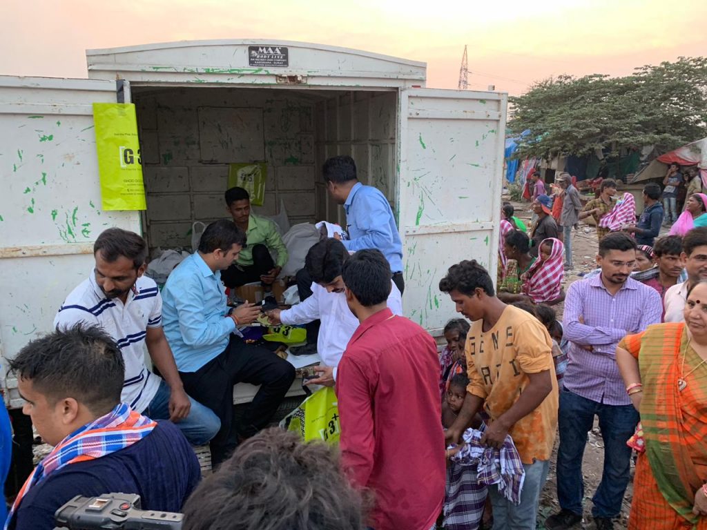 diwali gifts to slum children, g3plus gifts to 300 children of slum surat, surat social cause for diwali,