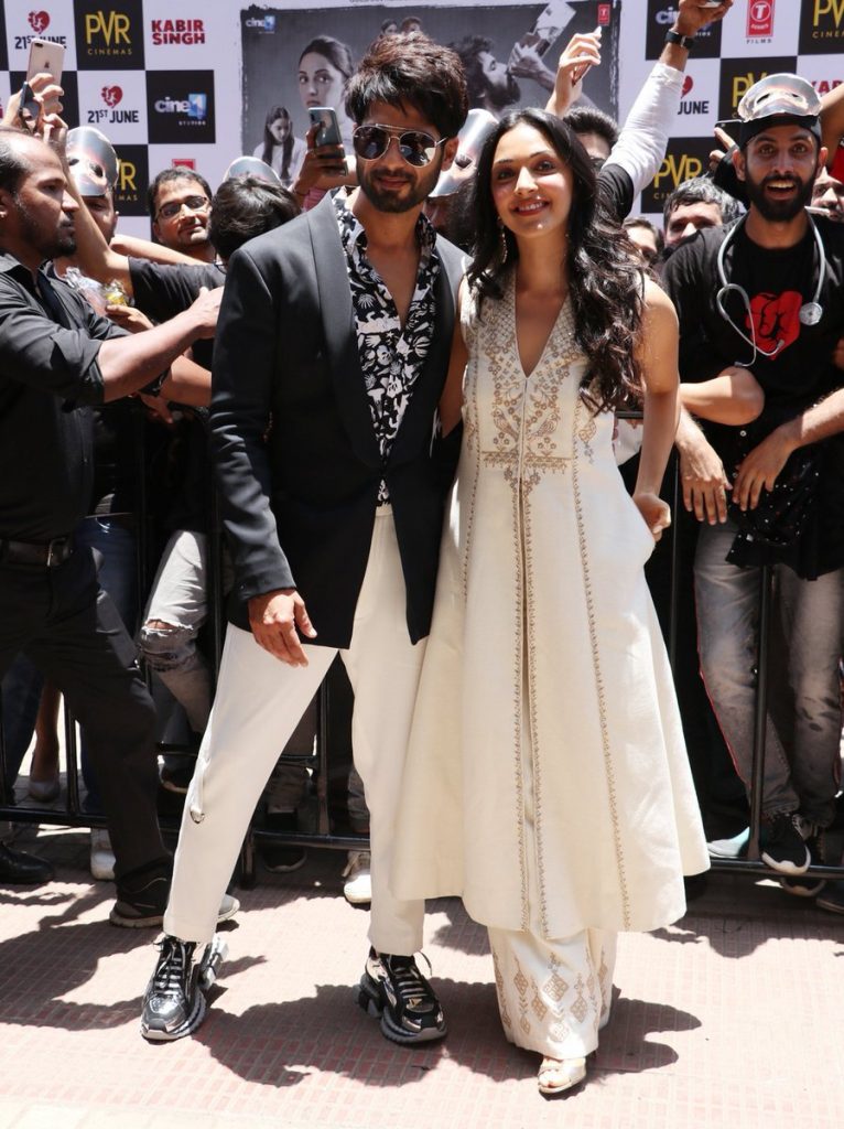 How to Style a White Kurti