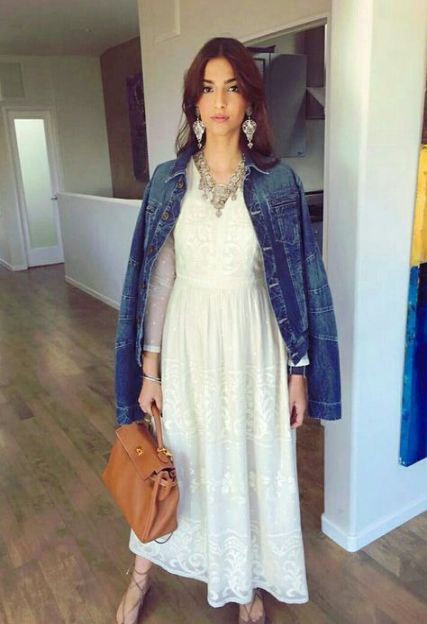 How to Style a White Kurti