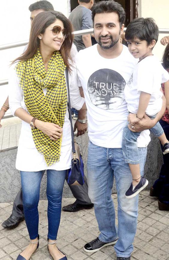 How to Style a White Kurti