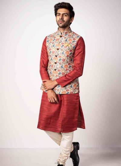 kartik aryan in red kurta