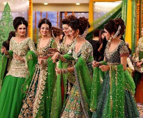 bride and bridesmaids green color