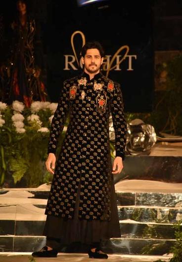 Siddharth in ethnic sherwani