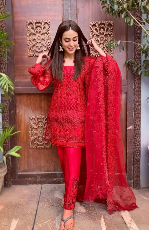 iqra aziz in pant style salwar suit