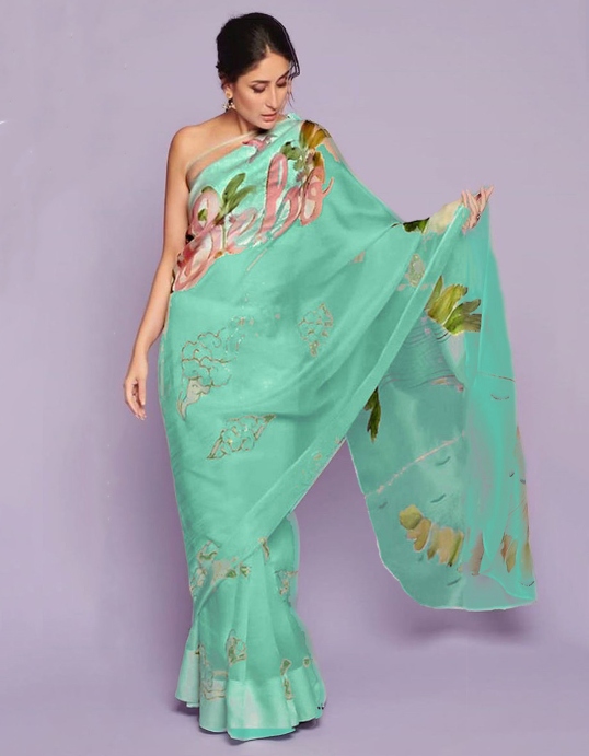 kareena kappor in printed saree