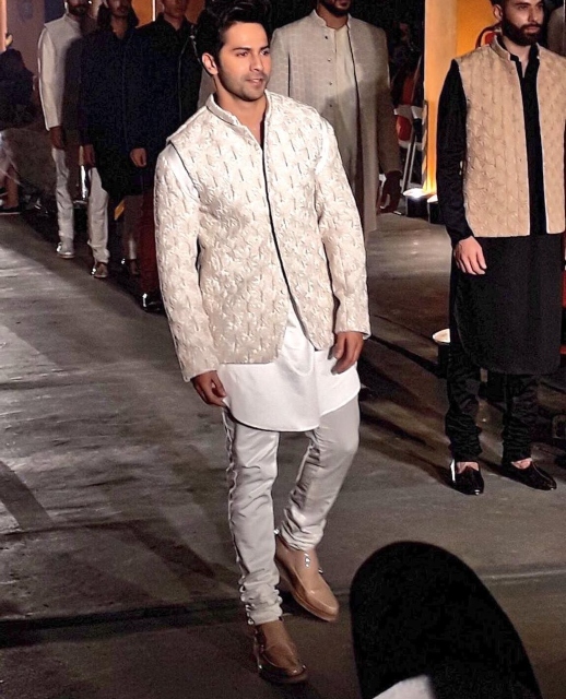 varun dhawan in indo western kurta, wasitcoat indowetsern kurta, indowestern kurta, kurta,