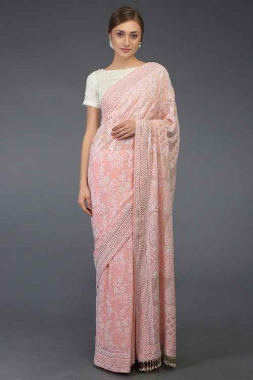 solid saree is the trendy mehndi outfits