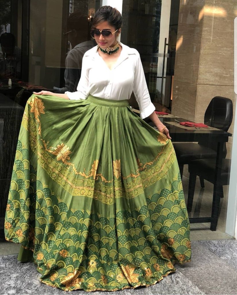 shirt style lehenga for mehndi