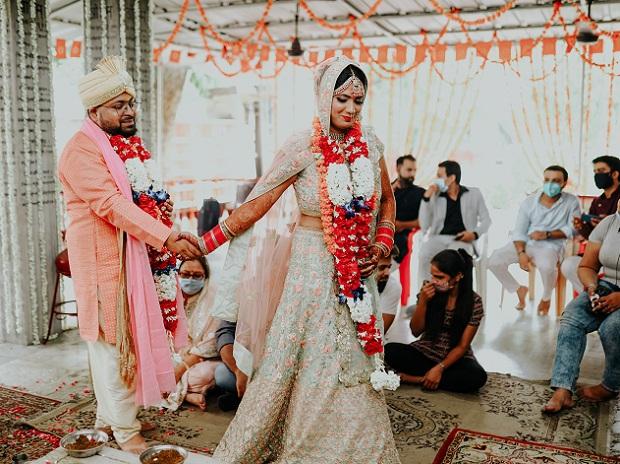 Small group of invitees, wedding ideas during covid