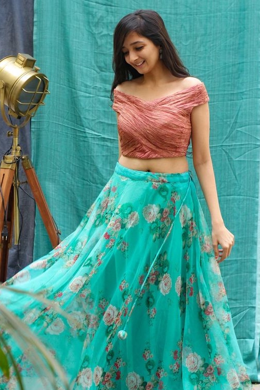 floral lehnga for mehndi