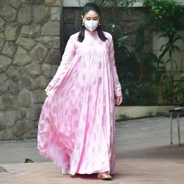 Kareena kapoor in pregnancy dress