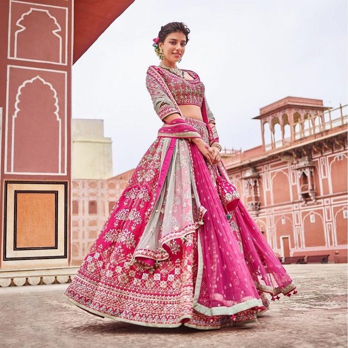 comfortable dupatta drape for lehenga