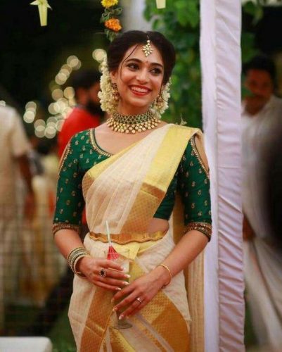South Indian bride in unstereotypical blouse