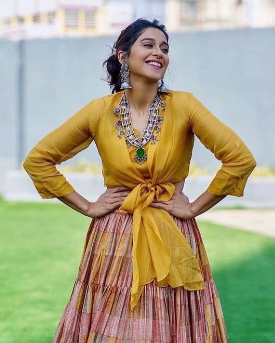 yellow shirt crop top with skirt