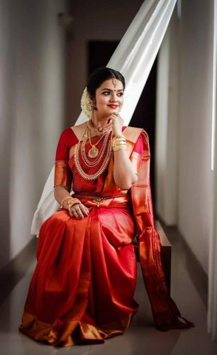 South Indian bride in single tone saree