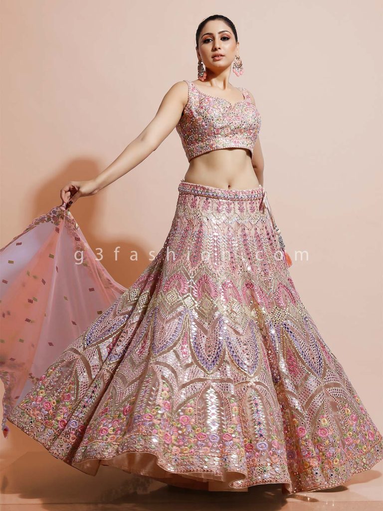 Mehendi Outfits for bride