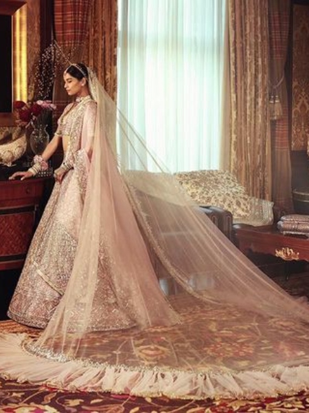 Manish Malhotra's Outfit