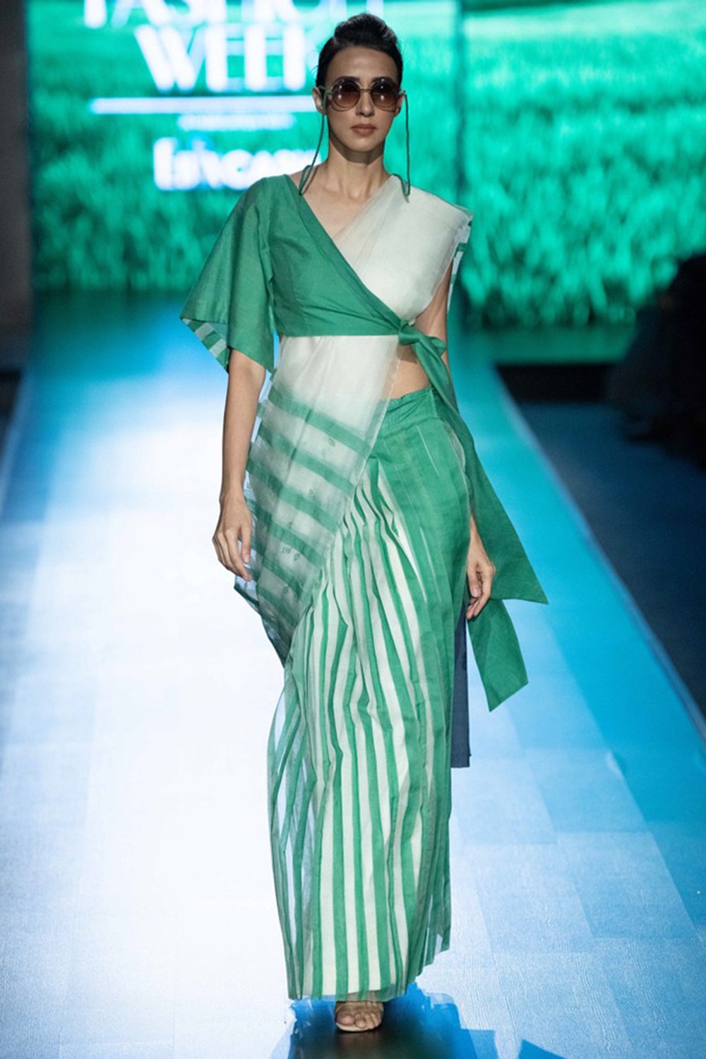 trendy blouse design for saree