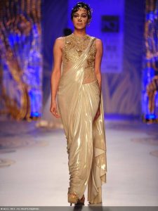 Twisted Lower skirt pleat