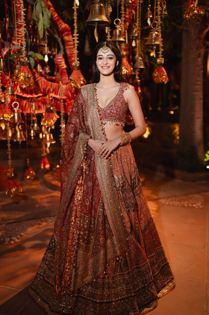 Anaya Pandey’s Red Lehenga at Hastaksar