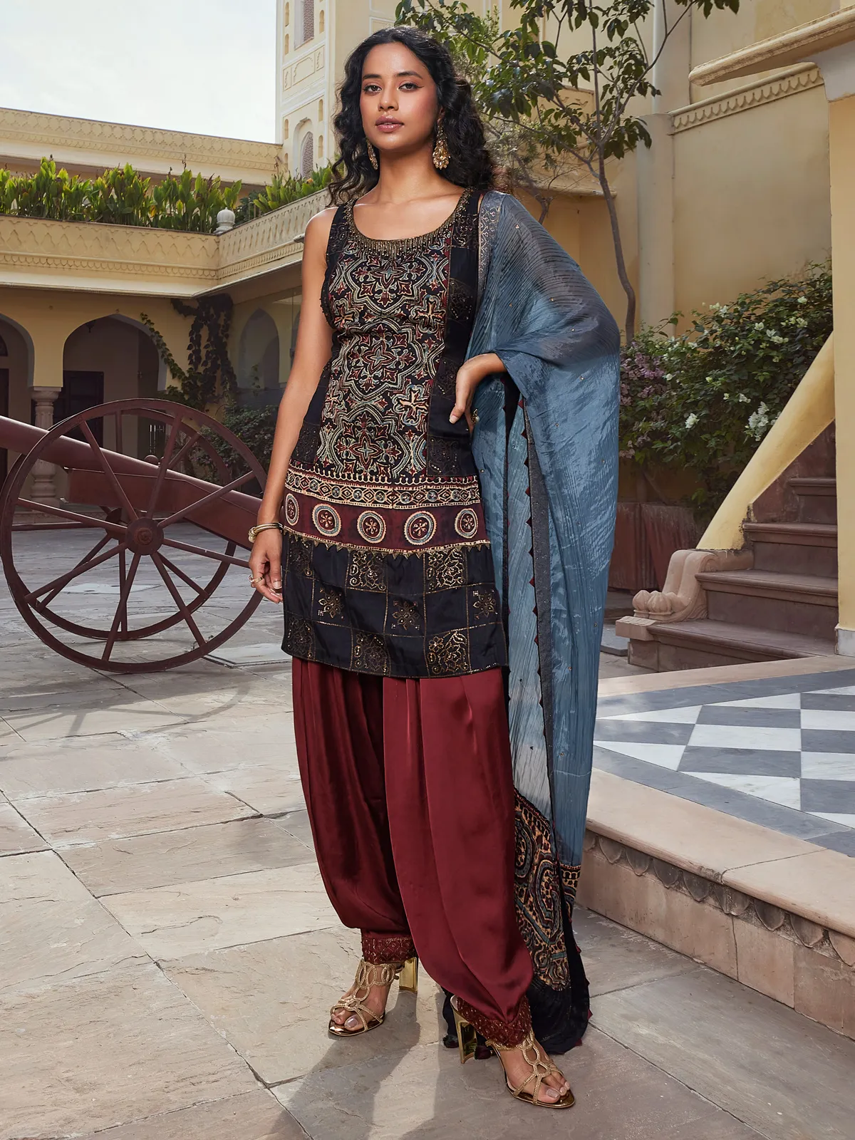 Modern Punjabi Dresses Style for Ladies