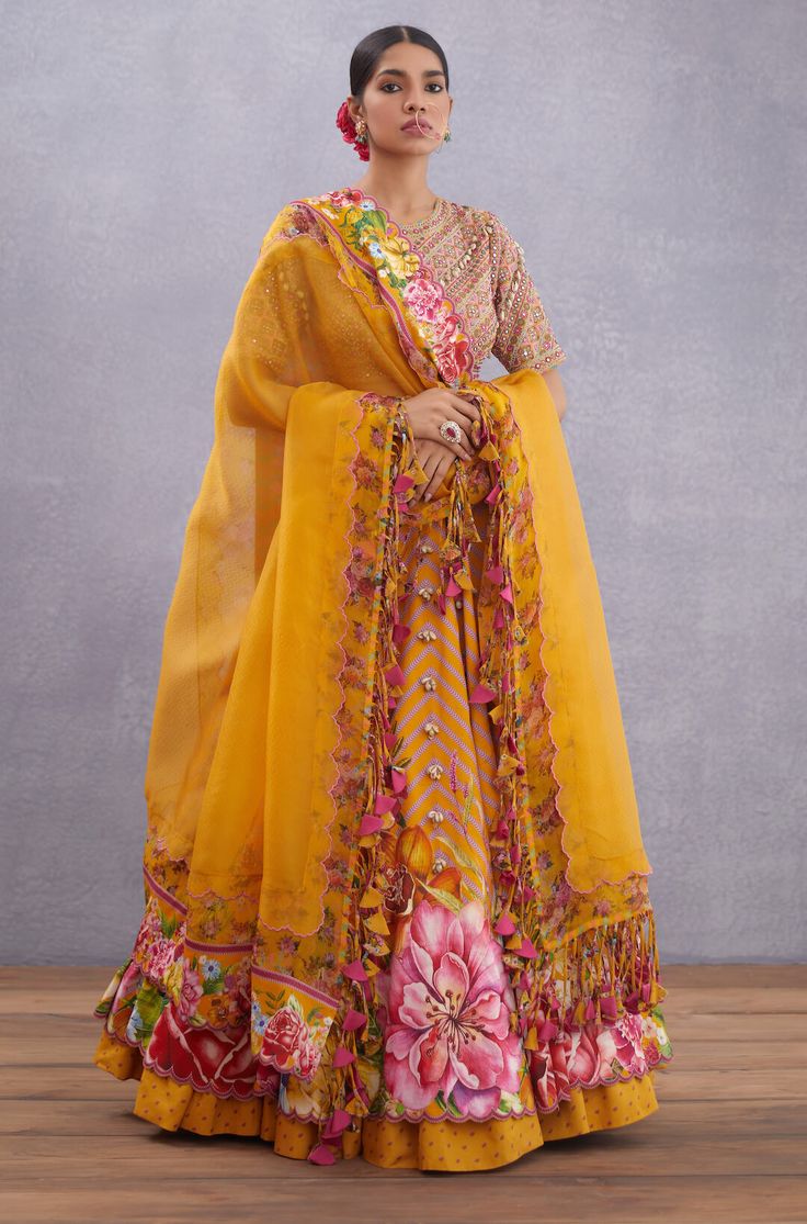 Resurgence of Florals Motifs