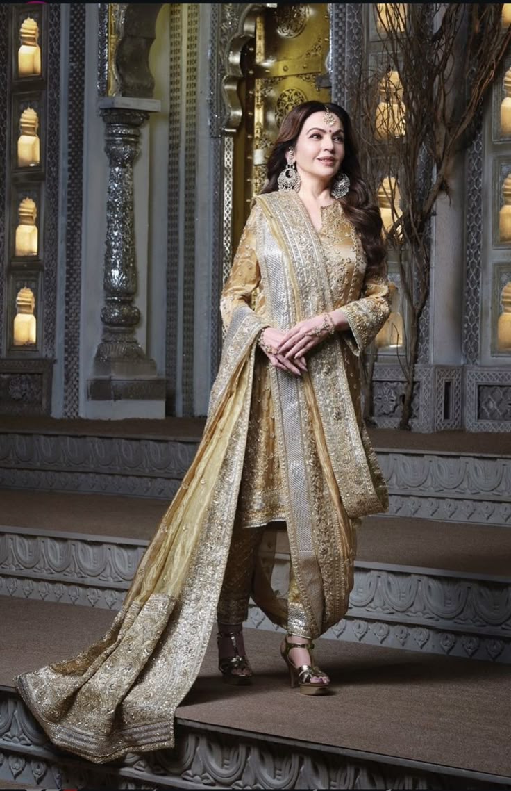 Graceful Dupatta Draping