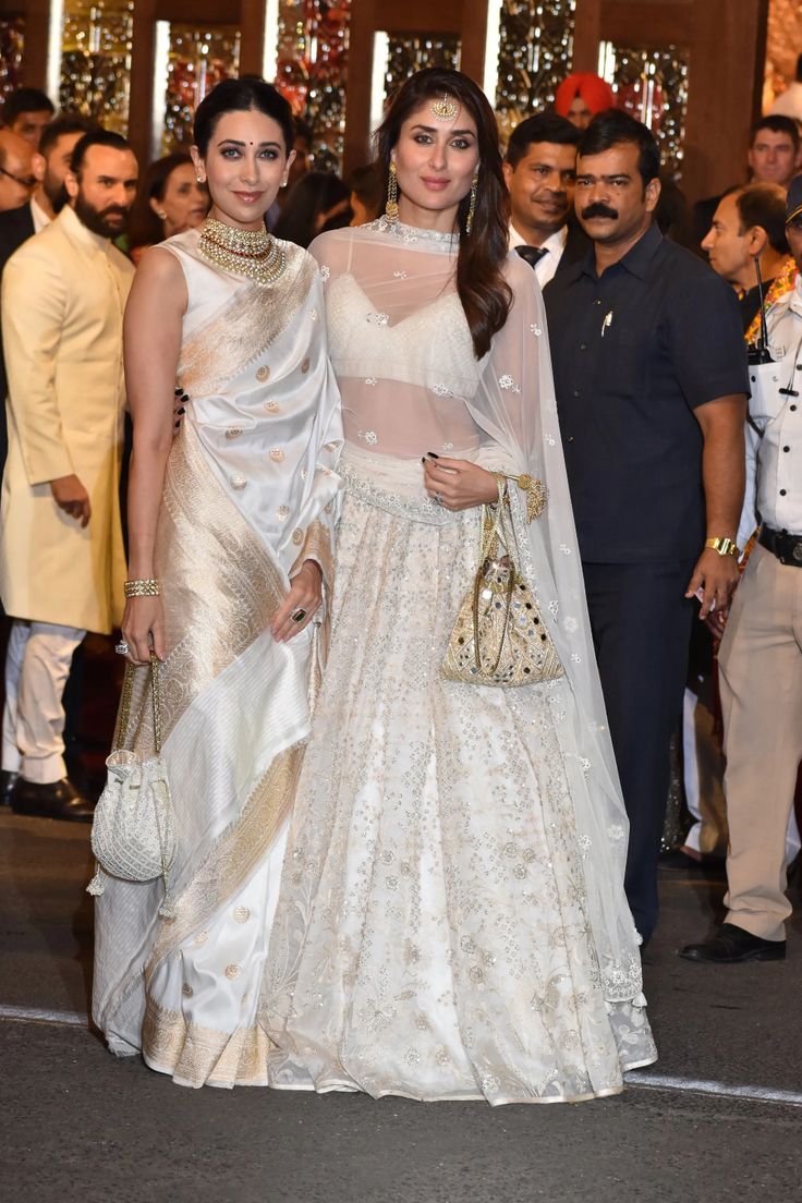 Bags and Clutches That Match the Look