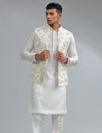 Fabulous white silk waistcoat set with bottom