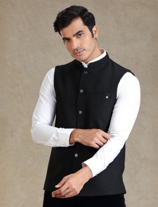 Black waistcoat for men in jute