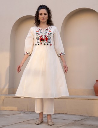 Cream cotton silk yoke pattern kurti with keyhole work