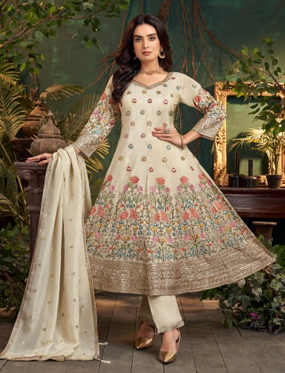 Cream silk sweetheart neck festive salwar suit