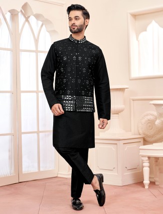 Refined black waistcoat set with stylish embroidery