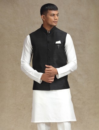 White and black waistcoat set for a fashionable appearance