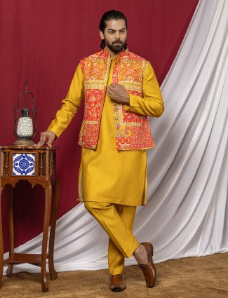 Yellow printed waistcoat set with cutdana