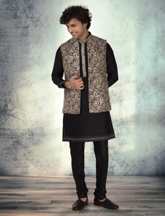 Black silk waistcoat set with sequins embroidery