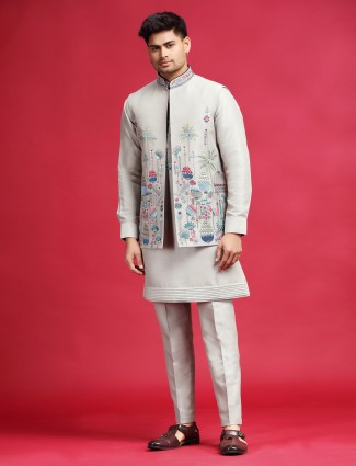 Grey silk waistcoat set with artistic embroidery