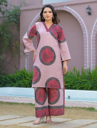 Onion pink printed kurti set with stylish V neckline